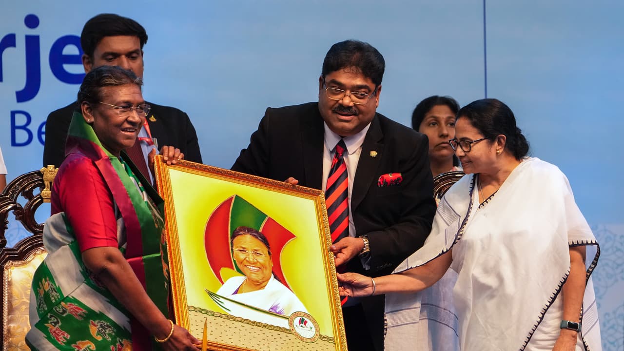 'ম্যাডাম রাষ্ট্রপতি সংবিধান রক্ষার দায়িত্ব আপনার', নাগরিক সংবর্ধনা মঞ্চে দ্রৌপদি মুর্মুকে আবেদন মমতার 