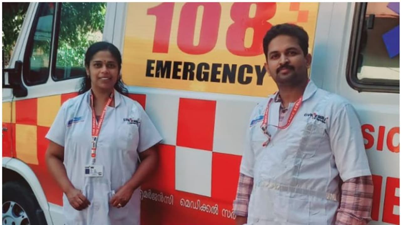 ആശുപത്രിയിലേക്ക് മാറ്റും മുന്നേ പ്രസവവേദന; വീട്ടിലെത്തി യുവതിക്കും കുഞ്ഞിനും രക്ഷയായി കനിവ് ആംബുലൻസ് ജീവനക്കാർ