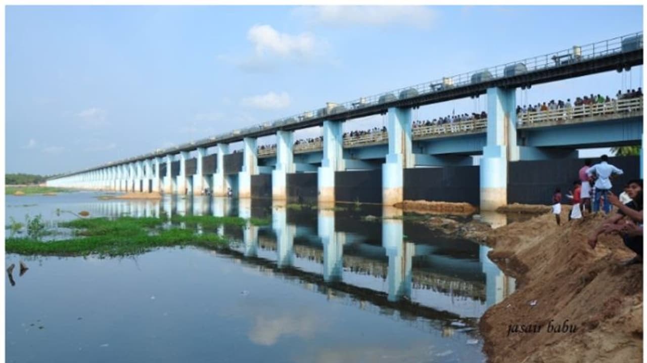 ചമ്രവട്ടം റഗുലേറ്റർ കം ബ്രിഡ്ജിന്റെ ചോർച്ച; പരിഹാരം എത്രയും വേ​ഗം വേണമെന്ന ആവശ്യം ശക്തമാകുന്നു