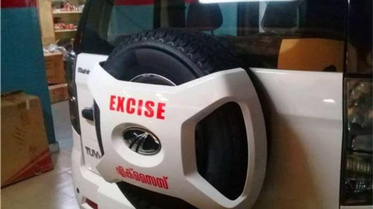 മദ്യം പിടിച്ച കേസ് ഒതുക്കാൻ കൈക്കൂലി വാങ്ങി, തൊണ്ടിമുതൽ പങ്കുവച്ചു; മൂന്ന് എക്സൈസ് ഉദ്യോഗസ്ഥർക്ക് സസ്പെൻഷൻ