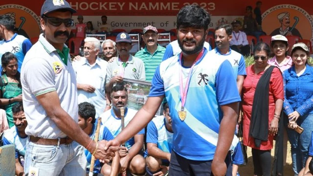 ಗಣಪತಿ ಹ್ಯಾಟ್ರಿಕ್ ಗೋಲು: ಅಪ್ಪುಮಣಿರಯಂಡಕ್ಕೆ ಜಯ ಗಣಪತಿ ಹ್ಯಾಟ್ರಿಕ್ ಗೋಲು: ಅಪ್ಪುಮಣಿರಯಂಡಕ್ಕೆ ಜಯ