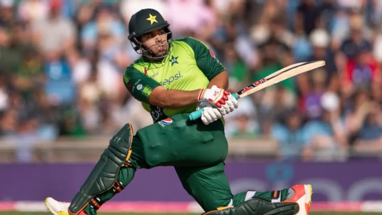 குண்டா இருக்க, போய் சாப்பிடு; பாகிஸ்தான் வீரரை சைகையால் உருவ கேலி செய்த ரசிகர்; வைரலாகும் வீடியோ! குண்டா இருக்க, போய் சாப்பிடு; பாகிஸ்தான் வீரரை சைகையால் உருவ கேலி செய்த ரசிகர்; வைரலாகும் வீடியோ!