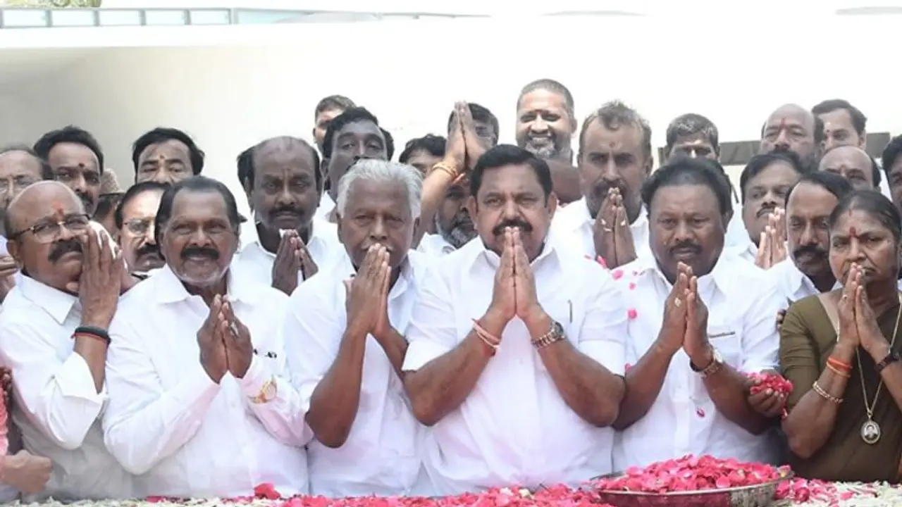 அதிமுக மாவட்டச் செயலாளர் கூட்டத்திற்கு திடீர் அழைப்பு விடுத்த எடப்பாடி..! என்ன காரணம் தெரியுமா.? அதிமுக மாவட்டச் செயலாளர் கூட்டத்திற்கு திடீர் அழைப்பு விடுத்த எடப்பாடி..! என்ன காரணம் தெரியுமா.?