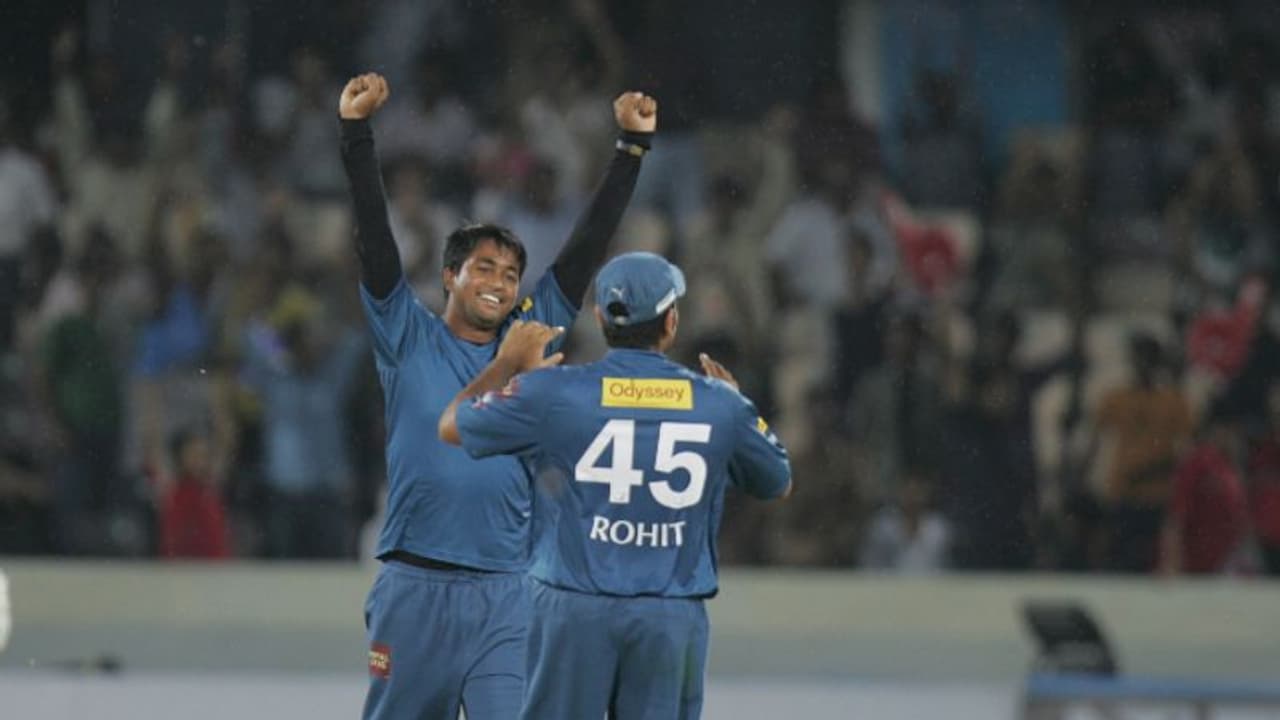 ബാറ്റ് വാങ്ങാന്‍ പാല്‍ വിതരണത്തിന് പോയിട്ടുണ്ട് രോഹിത് ശര്‍മ്മ; വൈകാരിക വെളിപ്പെടുത്തലുമായി ഓജ