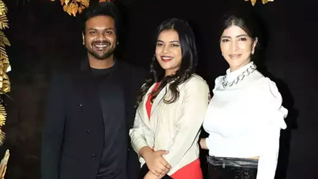 కొత్త జంట ఎక్కడికెళ్లినా పక్కనే మంచు అక్క... విష్ణుతో ఈమెకు కూడా చెడిందా?