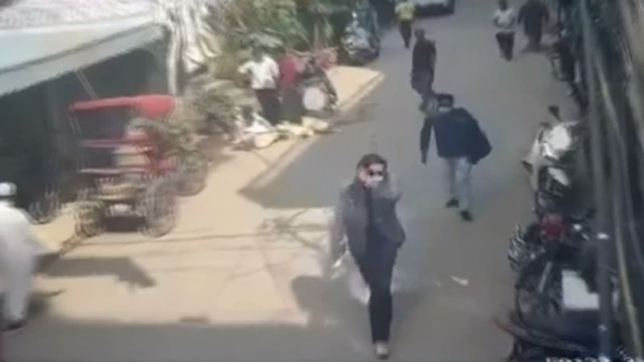 അമൃത്പാൽ സിങ് ദില്ലിയിലെത്തി? ഖലിസ്ഥാൻ വാദി നേതാവിന്റേതെന്ന് സംശയം, സിസിടിവി ദൃശ്യങ്ങൾ പുറത്ത് അമൃത്പാൽ സിങ് ദില്ലിയിലെത്തി? ഖലിസ്ഥാൻ വാദി നേതാവിന്റേതെന്ന് സംശയം, സിസിടിവി ദൃശ്യങ്ങൾ പുറത്ത്