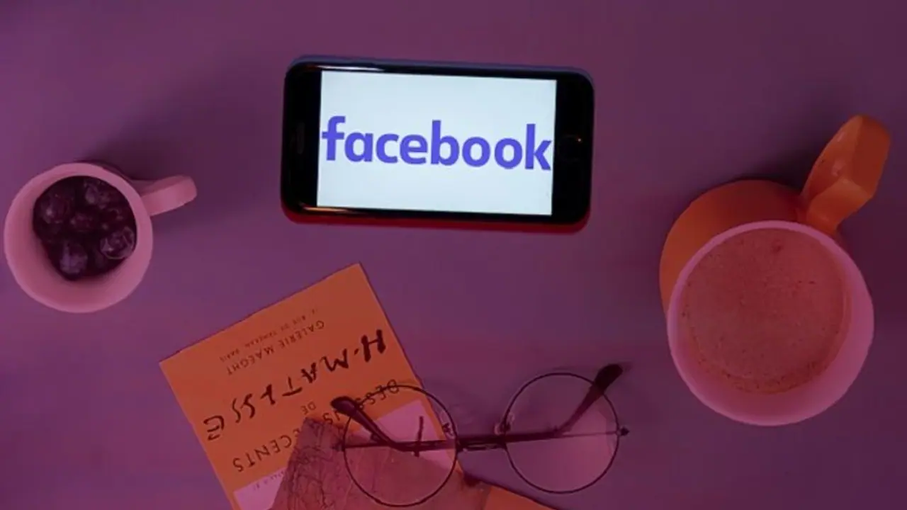 25 year old man live streams suicide attempt on Facebook, saved by Delhi Police 25 year old man live streams suicide attempt on Facebook, saved by Delhi Police