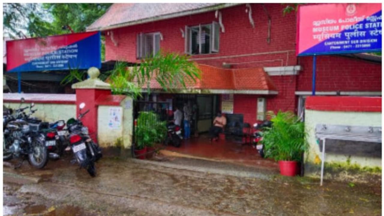 ജാതീയ അധിക്ഷേപം, മേലുദ്യോഗസ്ഥക്കെതിരെ പരാതിയില്‍ കേസെടുത്തില്ല; സി ഡിറ്റ് ഉദ്യോഗസ്ഥ ആത്മഹത്യക്ക് ശ്രമിച്ചു