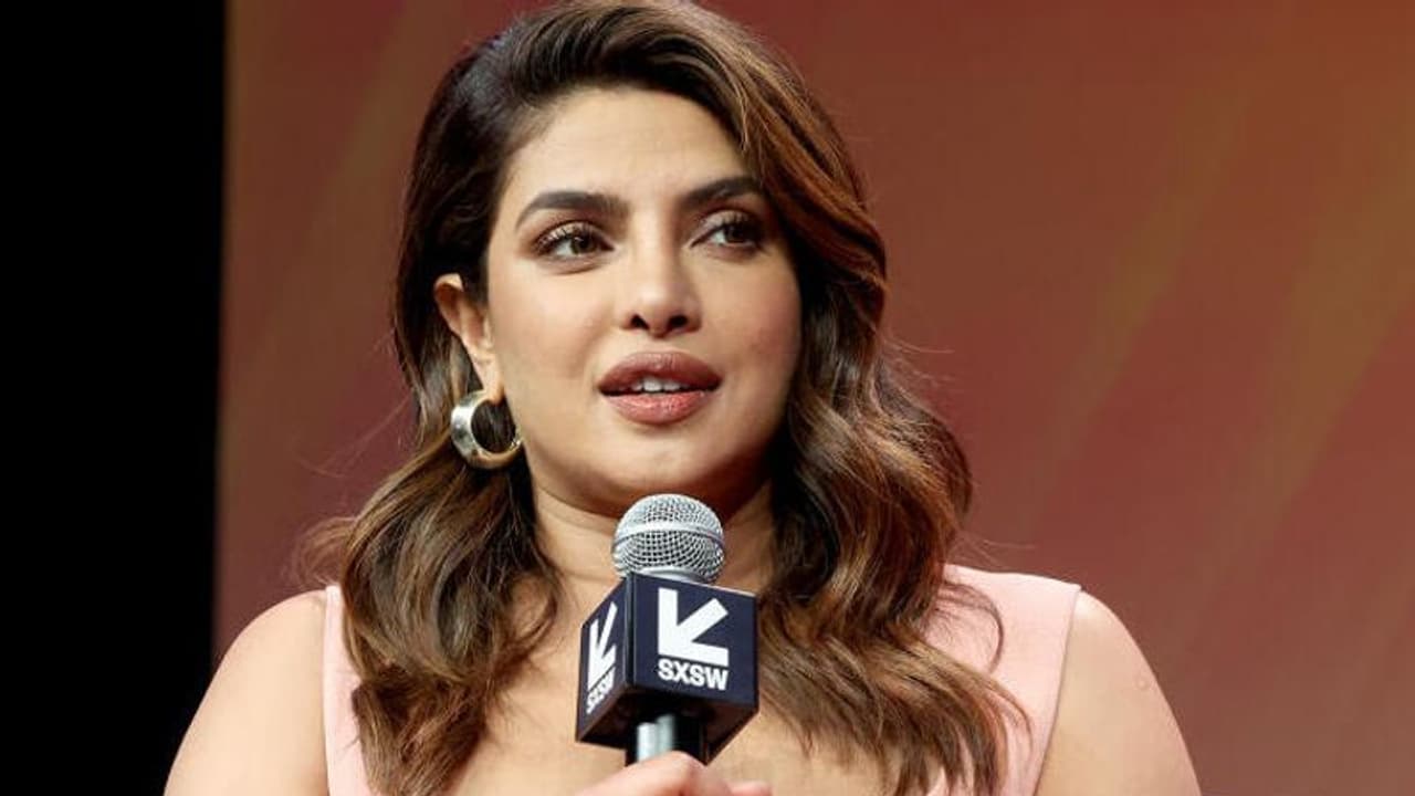 నన్ను కార్నర్ చేసి ఆఫర్స్ రాకుండా చేశారు, అందుకే వెళ్ళిపోయా... బాలీవుడ్ పై ప్రియాంక చోప్రా ఫైర్! నన్ను కార్నర్ చేసి ఆఫర్స్ రాకుండా చేశారు, అందుకే వెళ్ళిపోయా... బాలీవుడ్ పై ప్రియాంక చోప్రా ఫైర్!