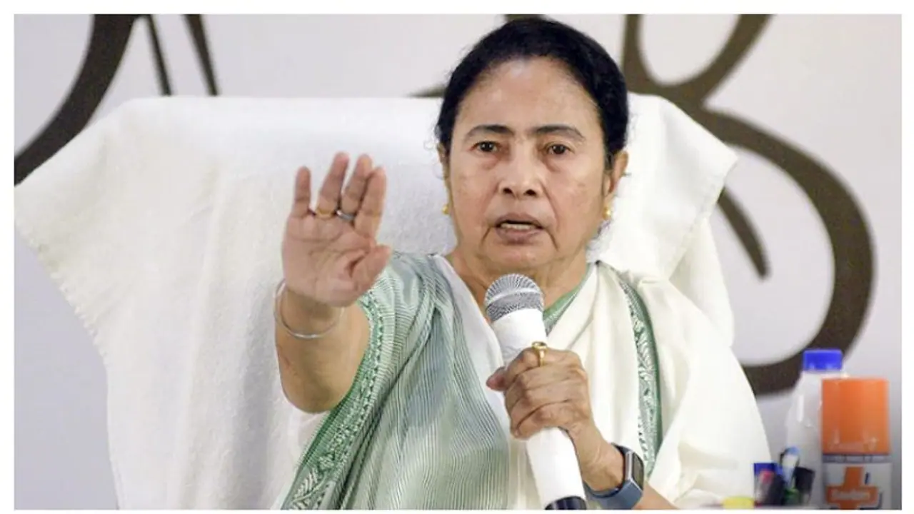 പഞ്ചായത്ത് തെരഞ്ഞെടുപ്പ് ലക്ഷ്യംവെച്ച് മമത; കേന്ദ്രത്തിനെതിരെ രണ്ടു ദിവസത്തെ ധർണ പഞ്ചായത്ത് തെരഞ്ഞെടുപ്പ് ലക്ഷ്യംവെച്ച് മമത; കേന്ദ്രത്തിനെതിരെ രണ്ടു ദിവസത്തെ ധർണ