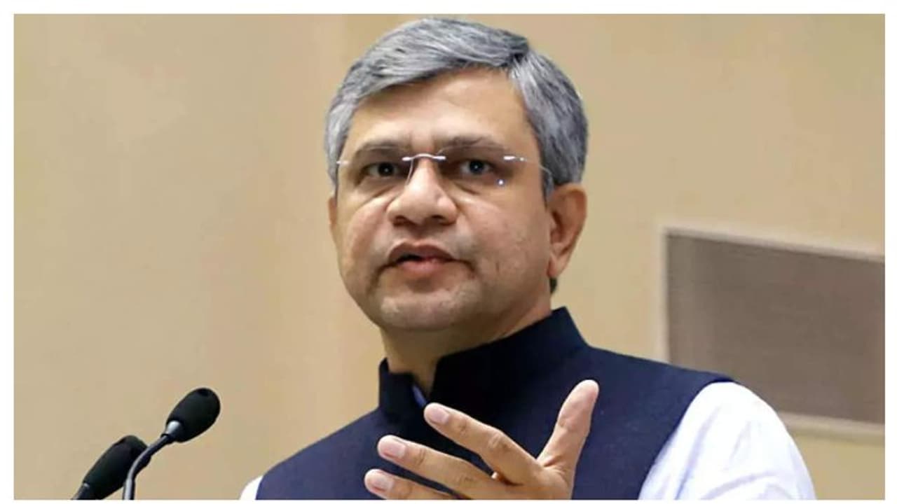 കേരളത്തില് റെയില്വേ വികസന പദ്ധതികള് വൈകുന്നു, സ്ഥലമേറ്റെടുപ്പ് വേഗത്തിലാക്കണമെന്ന് മന്ത്രി അശിനി വൈഷ്ണവ് കേരളത്തില് റെയില്വേ വികസന പദ്ധതികള് വൈകുന്നു, സ്ഥലമേറ്റെടുപ്പ് വേഗത്തിലാക്കണമെന്ന് മന്ത്രി അശിനി വൈഷ്ണവ്