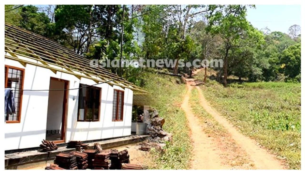 വയനാട്ടിലെ കാപ്പാട്ട് വനഗ്രാമവും ഇനി ഓര്മ്മകളിലേക്ക്; ഗ്രാമം വിടുന്നത് ജീവിതം ദുരിതമായതോടെയെന്ന് താമസക്കാര് വയനാട്ടിലെ കാപ്പാട്ട് വനഗ്രാമവും ഇനി ഓര്മ്മകളിലേക്ക്; ഗ്രാമം വിടുന്നത് ജീവിതം ദുരിതമായതോടെയെന്ന് താമസക്കാര്
