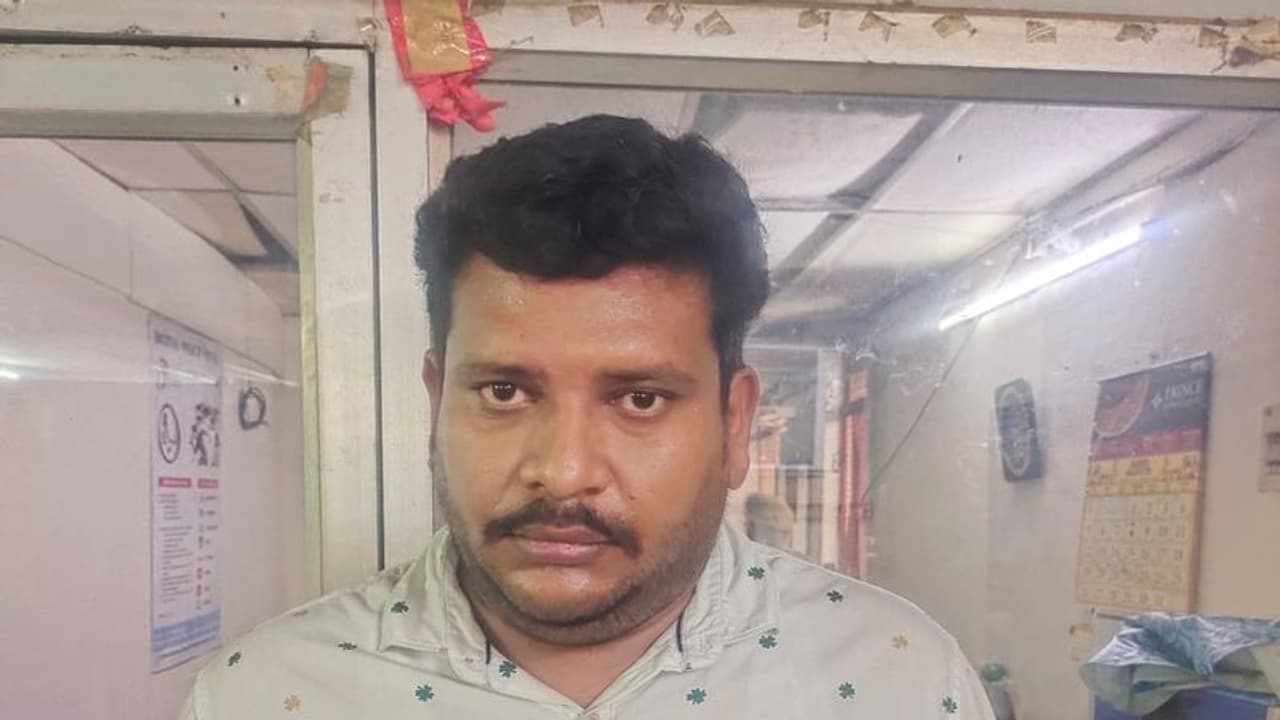 கடைக்காரர்களின் கவனத்தை திசை திருப்பி தொடர் செல்போன் திருட்டு; திருட்டு மன்னன் கைது