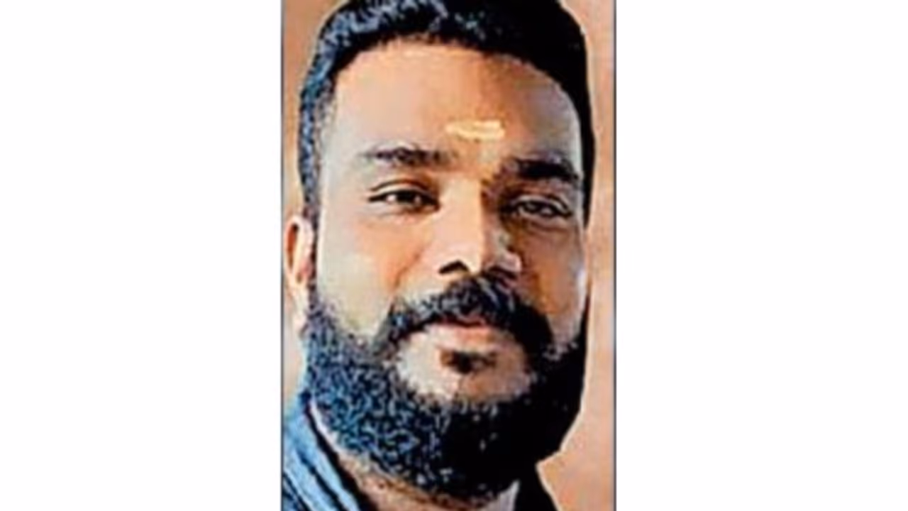 വാഹനം ഓടിക്കുന്നതിനിടെ സിഗ്നലില് വെച്ച് ഹൃദയാഘാതം; പ്രവാസി മലയാളി മരിച്ചു വാഹനം ഓടിക്കുന്നതിനിടെ സിഗ്നലില് വെച്ച് ഹൃദയാഘാതം; പ്രവാസി മലയാളി മരിച്ചു