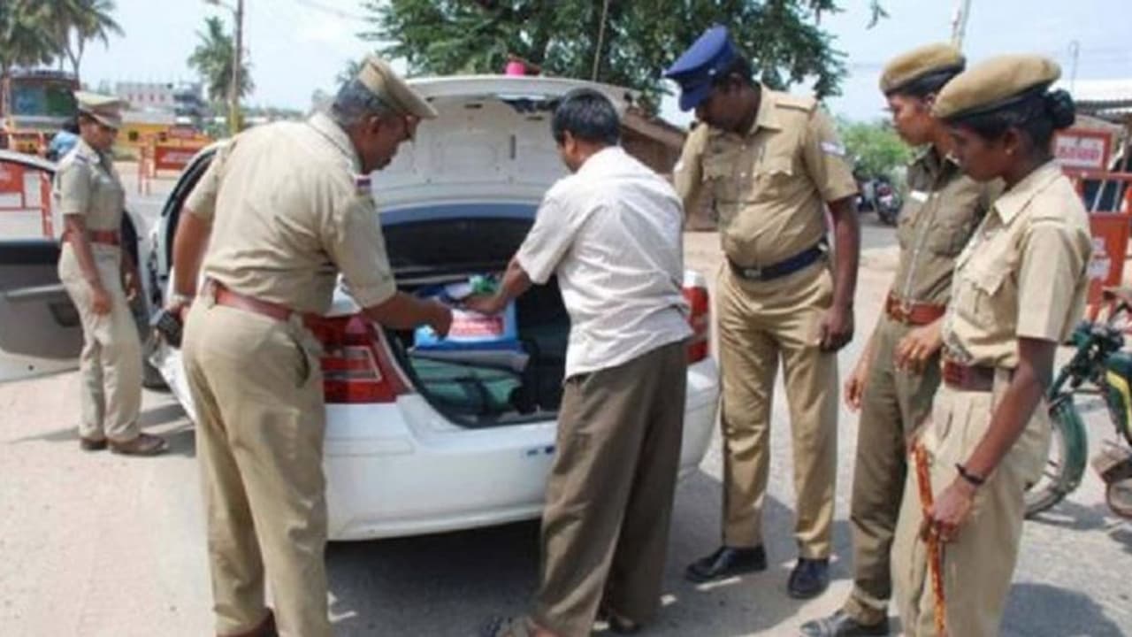 ಚುನಾವಣೆ ಹಿನ್ನೆಲೆ: ಉತ್ತರ ಕನ್ನಡ ಜಿಲ್ಲೆಯಲ್ಲಿ ಅಧಿಕಾರಿಗಳಿಂದ ಭರ್ಜರಿ ಬೇಟೆ!