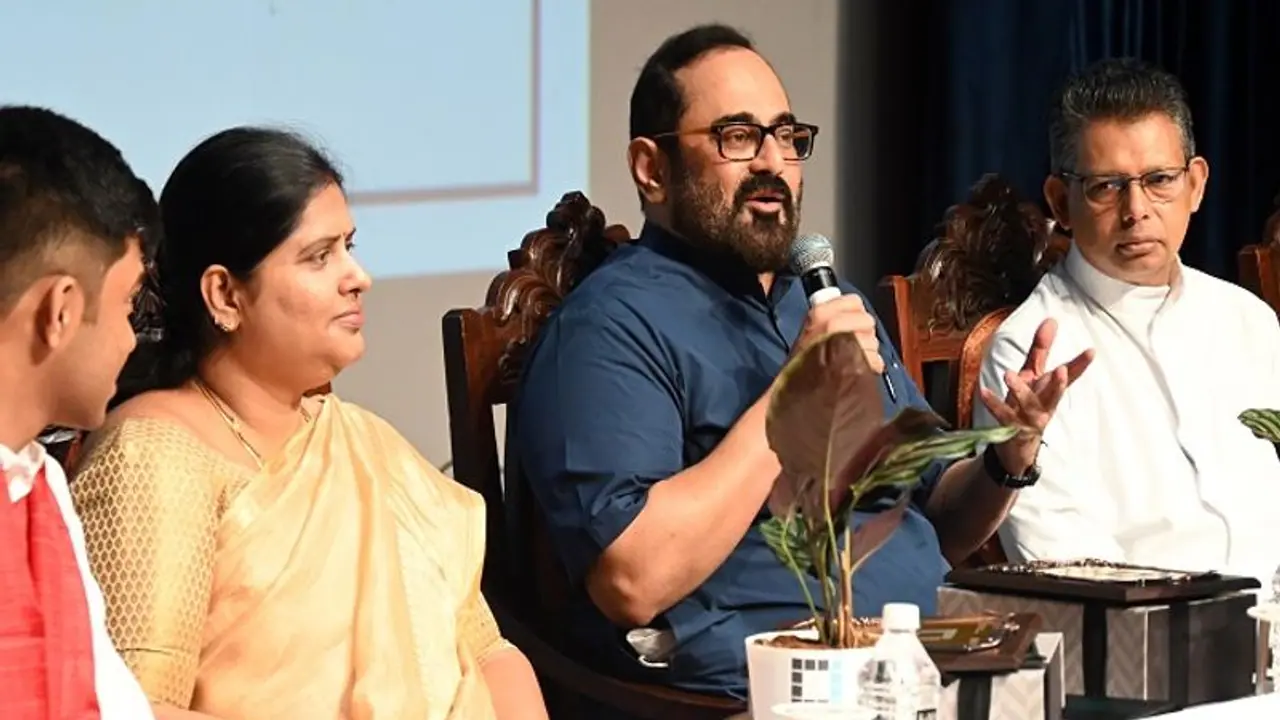 ಭಾರತ ದೇಶವೀಗ ಬಡ ರಾಷ್ಟ್ರವಲ್ಲ: ಕೇಂದ್ರ ಸಚಿವ ರಾಜೀವ್ ಚಂದ್ರಶೇಖರ್ ಭಾರತ ದೇಶವೀಗ ಬಡ ರಾಷ್ಟ್ರವಲ್ಲ: ಕೇಂದ್ರ ಸಚಿವ ರಾಜೀವ್ ಚಂದ್ರಶೇಖರ್