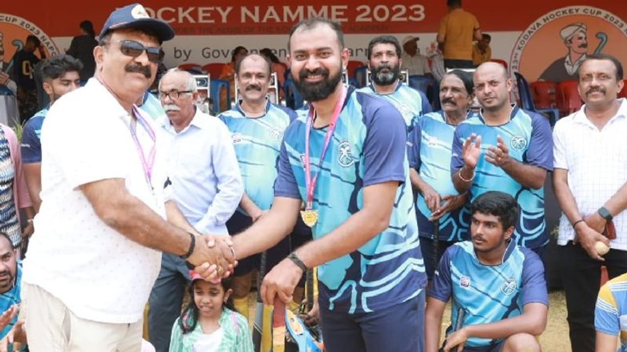 ಕೊಡವ ಕೌಟುಂಬಿಕ ಹಾಕಿ: ಚೋಕಿರ, ಅಜ್ಜಮಾಡ ತಂಡಗಳಿಗೆ ಗೆಲುವು ಕೊಡವ ಕೌಟುಂಬಿಕ ಹಾಕಿ: ಚೋಕಿರ, ಅಜ್ಜಮಾಡ ತಂಡಗಳಿಗೆ ಗೆಲುವು