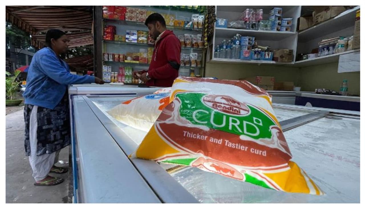 തൈര് പാക്കറ്റുകളിൽ ഹിന്ദി വേണം; തെര‍ഞ്ഞെടുപ്പ് അടുത്തിരിക്കെ കർണാടകയിൽ ഹിന്ദി വിവാ​ദം