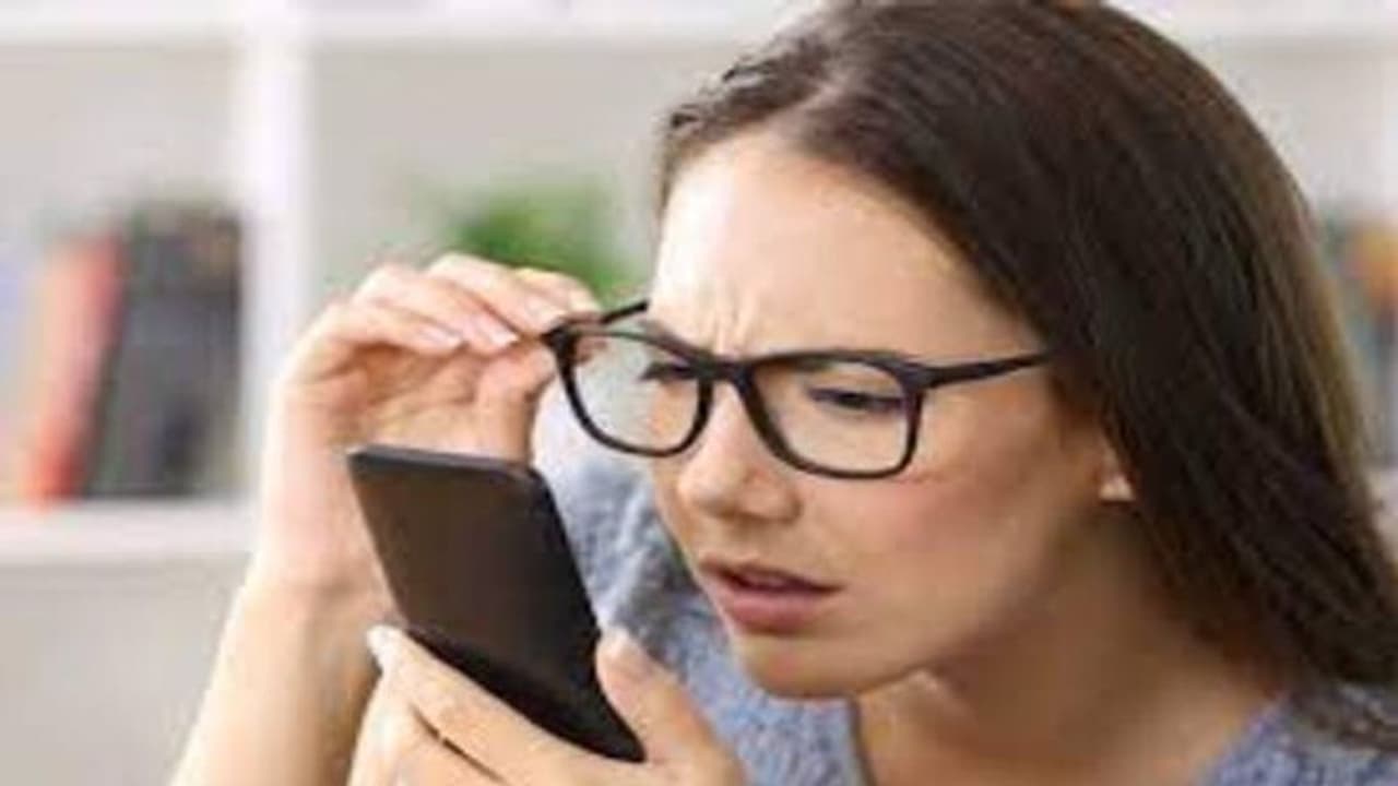 ஸ்மார்ட் ஃபோன் விஷன் சின்ட்ரோம் பாதிப்பு வராமல் இருக்க 20:20:20 விதியை ஃபாலோ பண்ணுங்க! ஸ்மார்ட் ஃபோன் விஷன் சின்ட்ரோம் பாதிப்பு வராமல் இருக்க 20:20:20 விதியை ஃபாலோ பண்ணுங்க!