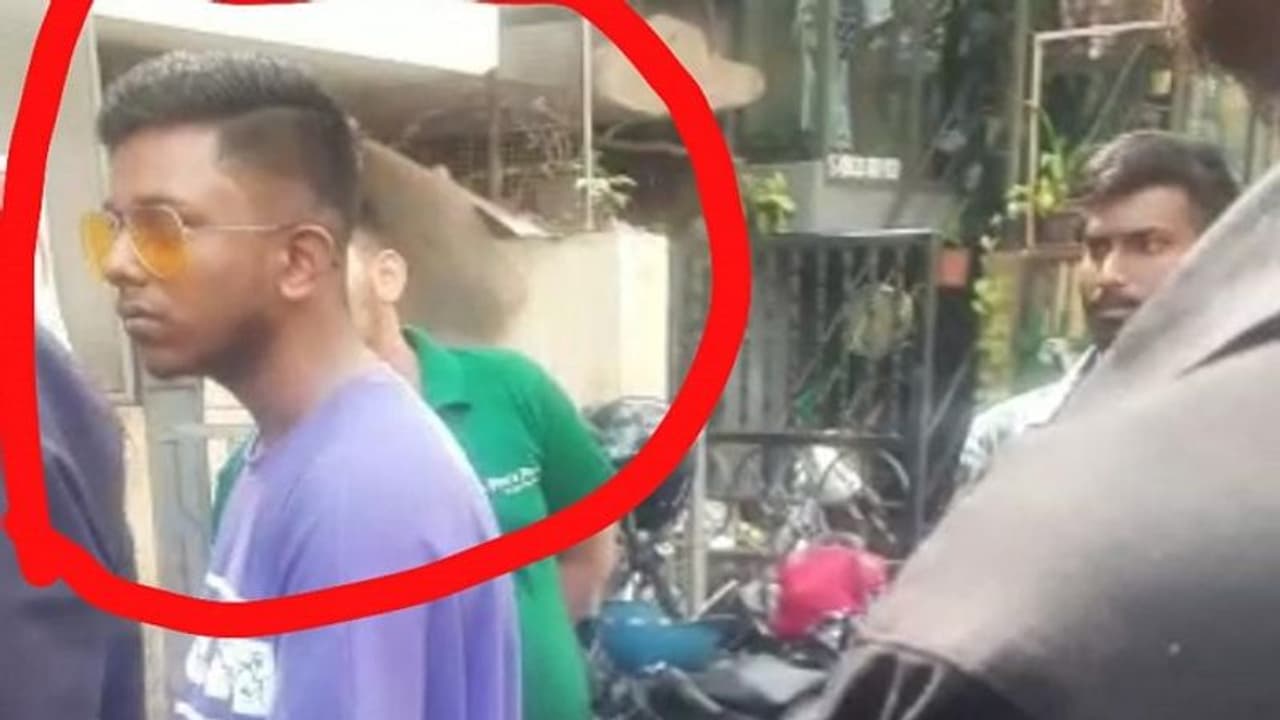 ಬೆಂಗ್ಳೂರಿನ ಜನನಿಬಿಡ ಪ್ರದೇಶದಲ್ಲಿ ಪಾಕಿಸ್ತಾನ್ ಜಿಂದಾಬಾದ್ ಎಂದ ಯುವಕ..! ಬೆಂಗ್ಳೂರಿನ ಜನನಿಬಿಡ ಪ್ರದೇಶದಲ್ಲಿ ಪಾಕಿಸ್ತಾನ್ ಜಿಂದಾಬಾದ್ ಎಂದ ಯುವಕ..!