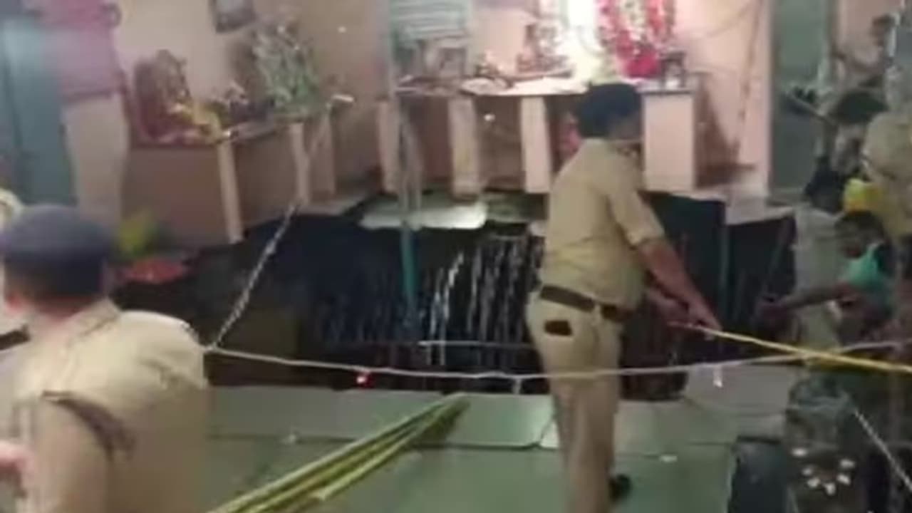 இந்தூர் கோவில் ராம நவமி விழா விபத்தில் 35 பேர் உயிரிழப்பு; 18 பெருக்கு தீவிர சிகிச்சை ! இந்தூர் கோவில் ராம நவமி விழா விபத்தில் 35 பேர் உயிரிழப்பு; 18 பெருக்கு தீவிர சிகிச்சை !