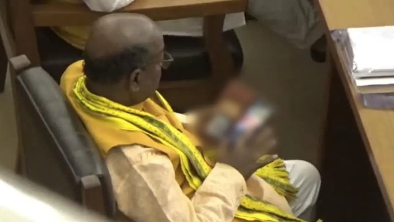 ஆபாசப் படம் பார்த்து சிக்கிய மற்றொரு பாஜக எம்எல்ஏ! இந்த முறை திரிபுரா சட்டப்பேரவையில்! ஆபாசப் படம் பார்த்து சிக்கிய மற்றொரு பாஜக எம்எல்ஏ! இந்த முறை திரிபுரா சட்டப்பேரவையில்!