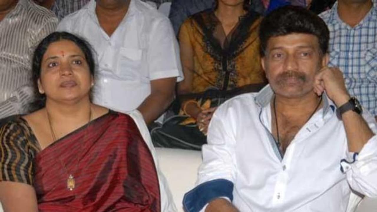 12 ஆண்டுகளுக்கு முன் தொடரப்பட்ட அவதூறு வழக்கில்... ராஜசேகர் ஜீவிதா தம்பதிக்கு ஓராண்டு சிறை தண்டனை 12 ஆண்டுகளுக்கு முன் தொடரப்பட்ட அவதூறு வழக்கில்... ராஜசேகர் ஜீவிதா தம்பதிக்கு ஓராண்டு சிறை தண்டனை