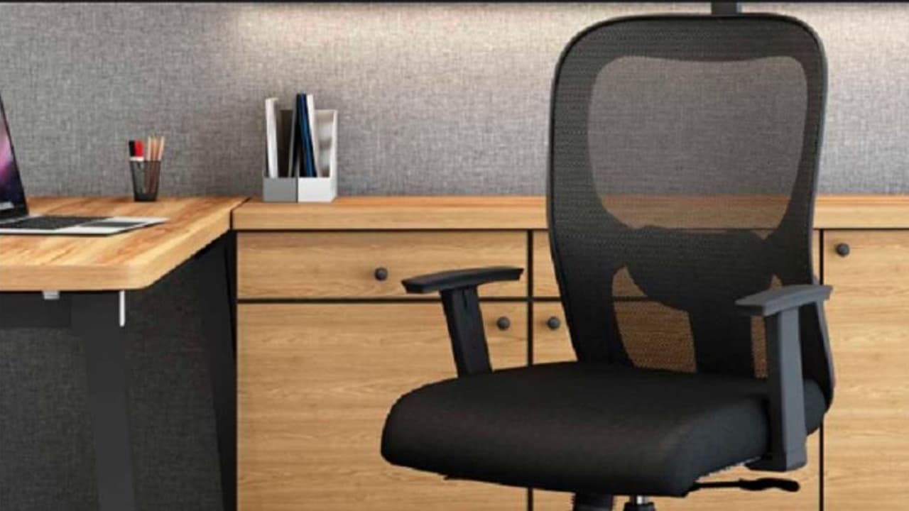 ಕಚೇರಿಯಲ್ಲಿ ಕುರ್ಚಿಗಾಗಿ ಕದನ: ಸಹೋದ್ಯೋಗಿಯ ಮೇಲೆ ಗುಂಡಿನ ದಾಳಿ