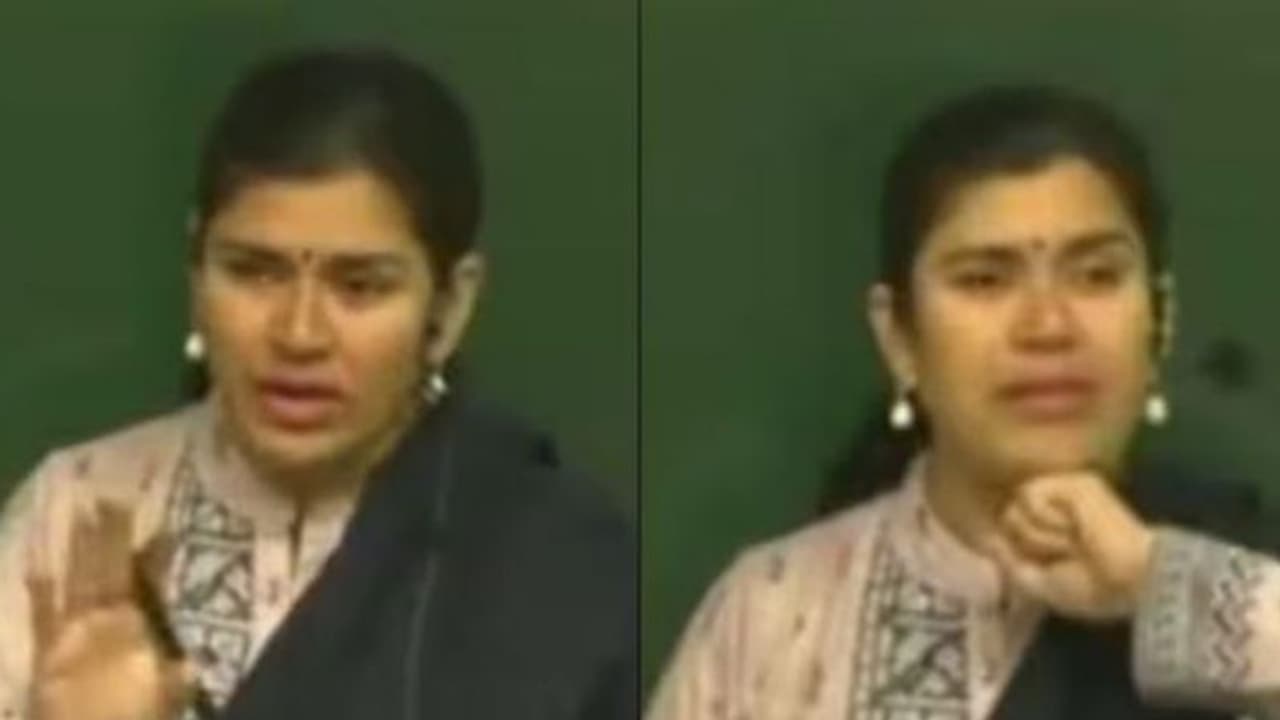 ക്ലാസിലെ പെൺകുട്ടിയെ കളിയാക്കിയ ആൺകുട്ടികൾക്കുള്ള അധ്യാപികയുടെ മറുപടി; വൈറലായി വീഡിയോ 