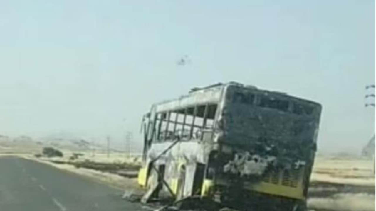 ഓടിക്കൊണ്ടിരിക്കെ സ്കൂൾ ബസിന് തീപിടിച്ചു; ആളപായമില്ല