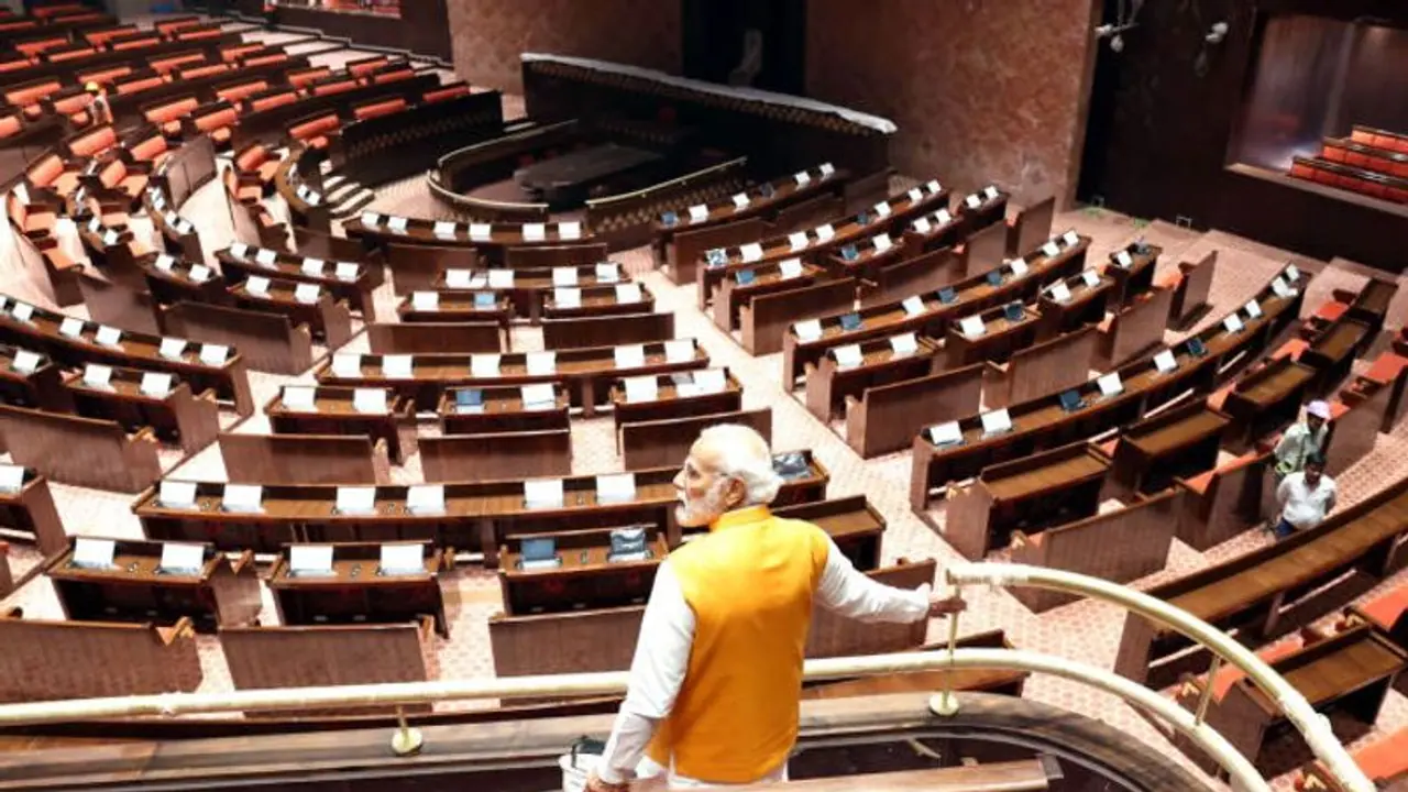 PM Modi makes surprise visit to new Parliament building (PHOTOS) PM Modi makes surprise visit to new Parliament building (PHOTOS)