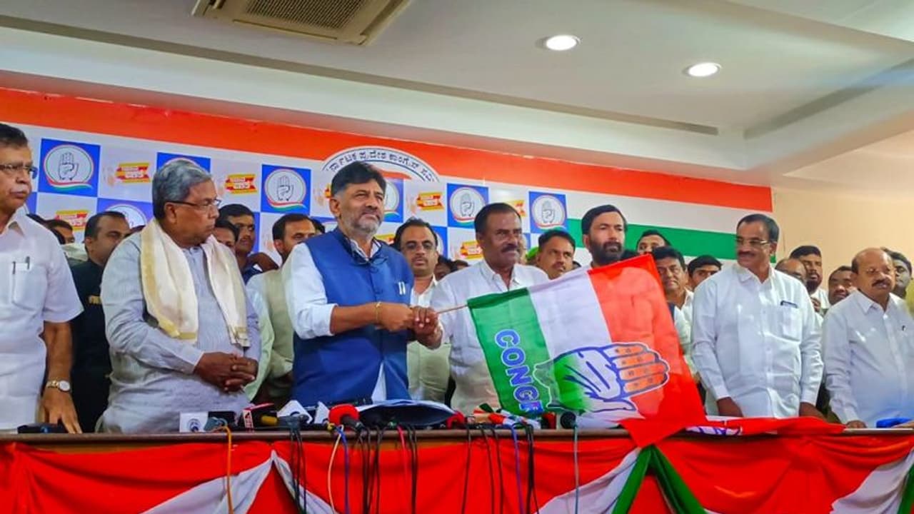 ಬೊಂಬ್ಡಾ ಬಡಿದರೂ ಜೆಡಿಎಸ್ ಅಧಿಕಾರಕ್ಕೆ ಬರಲ್ಲ: ಸಿದ್ದರಾಮಯ್ಯ ಭವಿಷ್ಯ ಬೊಂಬ್ಡಾ ಬಡಿದರೂ ಜೆಡಿಎಸ್ ಅಧಿಕಾರಕ್ಕೆ ಬರಲ್ಲ: ಸಿದ್ದರಾಮಯ್ಯ ಭವಿಷ್ಯ