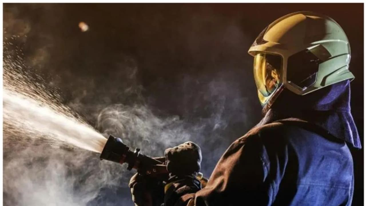 കാൺപൂരിൽ വൻ തീപിടുത്തം; അഞ്ഞൂറിലേറെ കടകൾക്ക് നാശനഷ്ടം