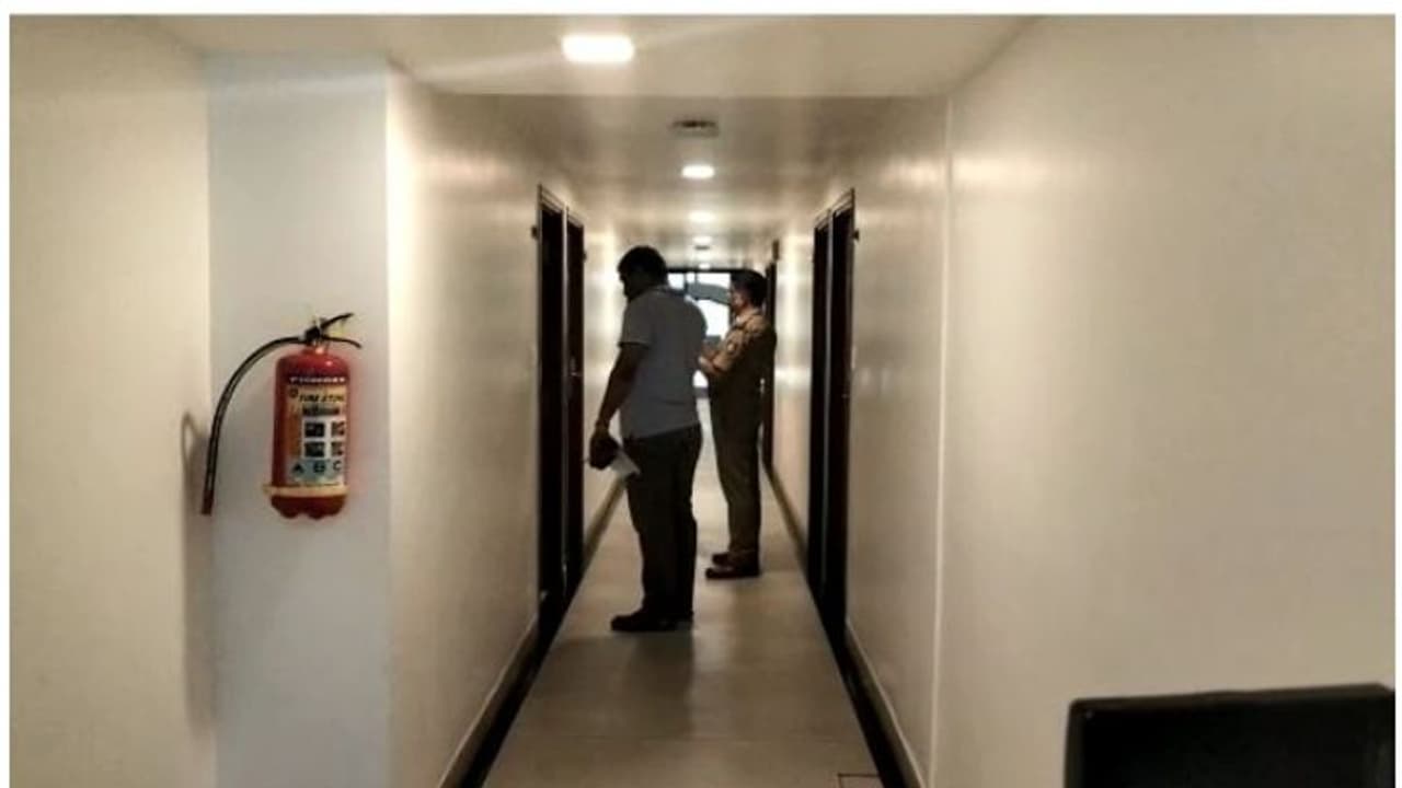 മംഗളൂരുവിൽ നാലംഗകുടുംബം ഹോട്ടൽ മുറിയിൽ മരിച്ച നിലയിൽ മംഗളൂരുവിൽ നാലംഗകുടുംബം ഹോട്ടൽ മുറിയിൽ മരിച്ച നിലയിൽ