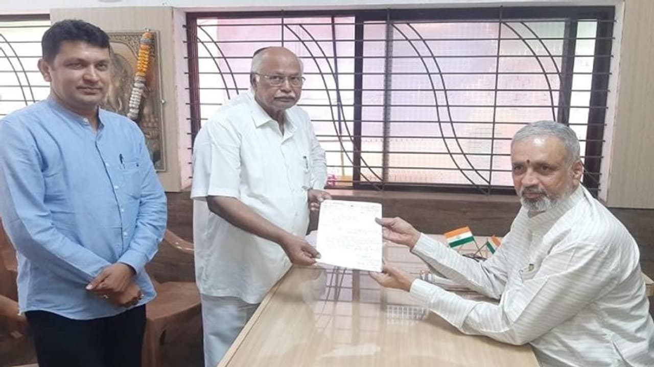 ಕೂಡ್ಲಿಗಿ: ಬಿಜೆಪಿ ಶಾಸಕ ಗೋಪಾಲಕೃಷ್ಣ ರಾಜೀನಾಮೆ ಸಲ್ಲಿಕೆ, ಕಾಂಗ್ರೆಸ್ ತೆಕ್ಕೆಗೆ ಬಿದ್ದ ಕಮಲ ನಾಯಕ..!