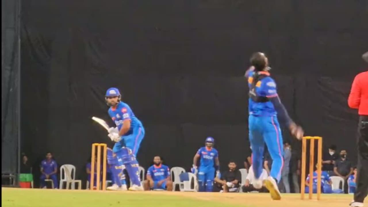 ഇടിവെട്ടേറ്റവനെ പാമ്പ് കൂടി കടിച്ചാലോ..! ഗതികേടിന്‍റെ ഹിമാലയത്തിൽ മുംബൈ ഇന്ത്യൻസ്, കോടികൾ പോയ പോക്കേ...