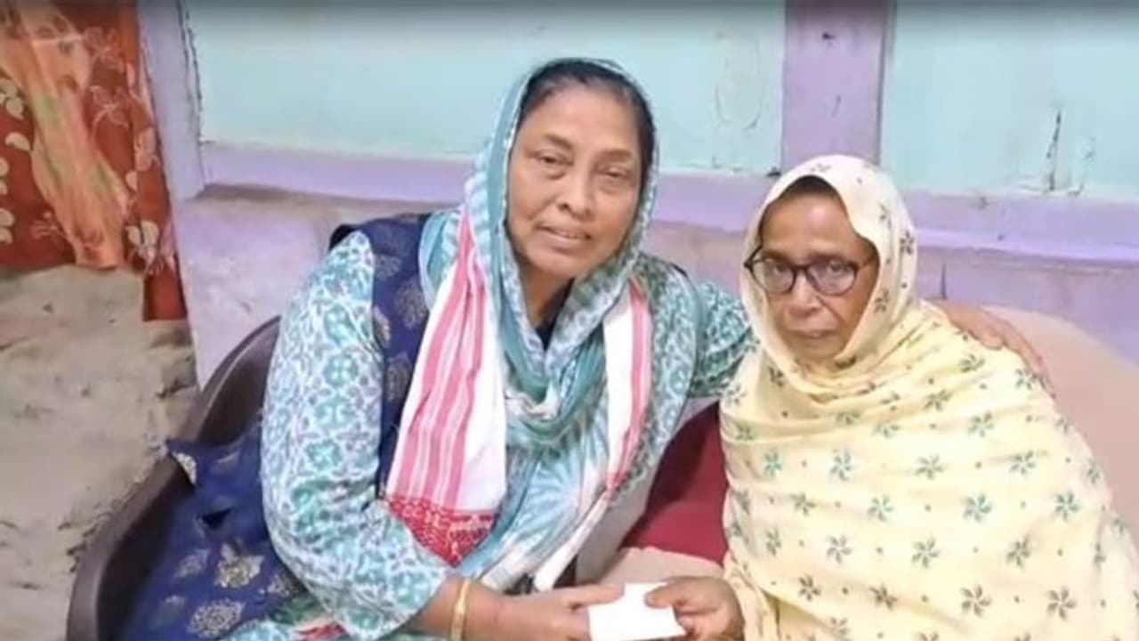 50 ஆண்டு கால நட்பை மீட்டுக்கொடுத்த தொலைந்த மோதிரம்! 50 ஆண்டு கால நட்பை மீட்டுக்கொடுத்த தொலைந்த மோதிரம்!