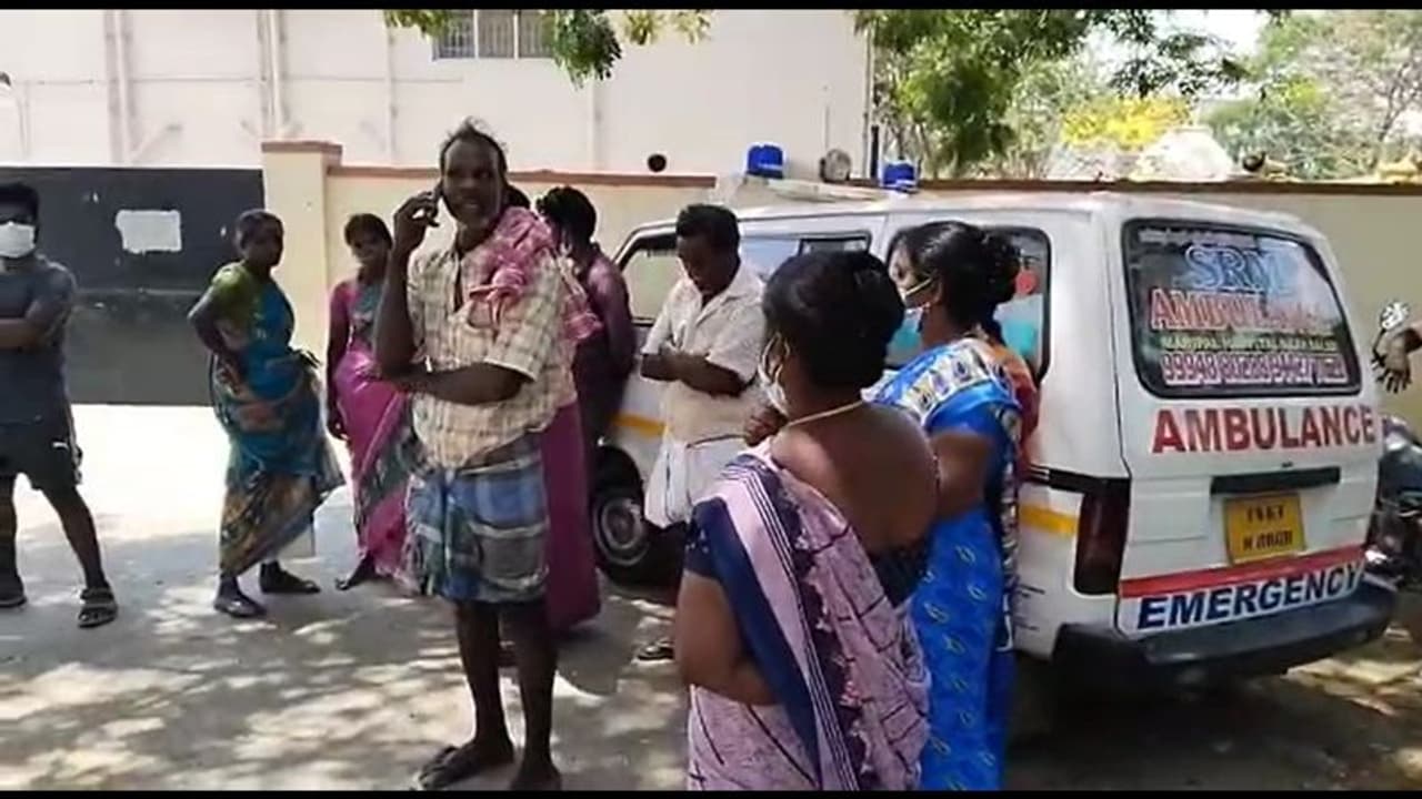 கழிவு நீரோடையில் வாந்தி எடுத்த கர்ப்பிணி தவறி விழுந்து பலி கழிவு நீரோடையில் வாந்தி எடுத்த கர்ப்பிணி தவறி விழுந்து பலி