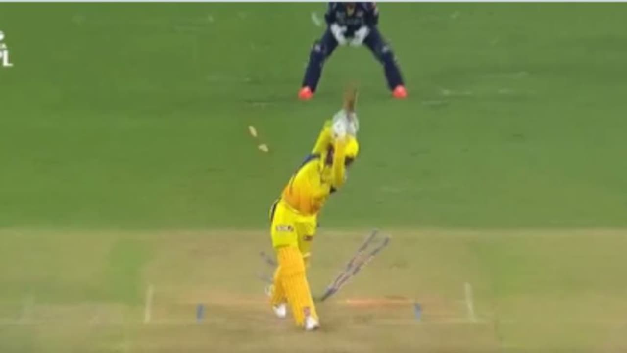 ബാറ്റര്‍ക്ക് ഒന്നും ചെയ്യാനില്ല; മിഡില്‍ സ്റ്റംപ് പിഴുത് ഷമിയുടെ ക്ലാസിക് ബോള്‍ വീഡിയോ