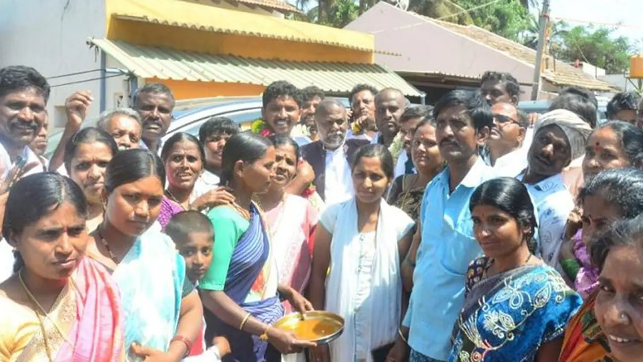 Chitradurga: ರಂಗೇರಿದ ಹೊಳಲ್ಕೆರೆ ಚುನಾವಣಾ ಅಖಾಡ: ಮಾಜಿ ಸಚಿವ ಎಚ್.ಆಂಜನೇಯಗೆ ಅದ್ದೂರಿ ಸ್ವಾಗತ