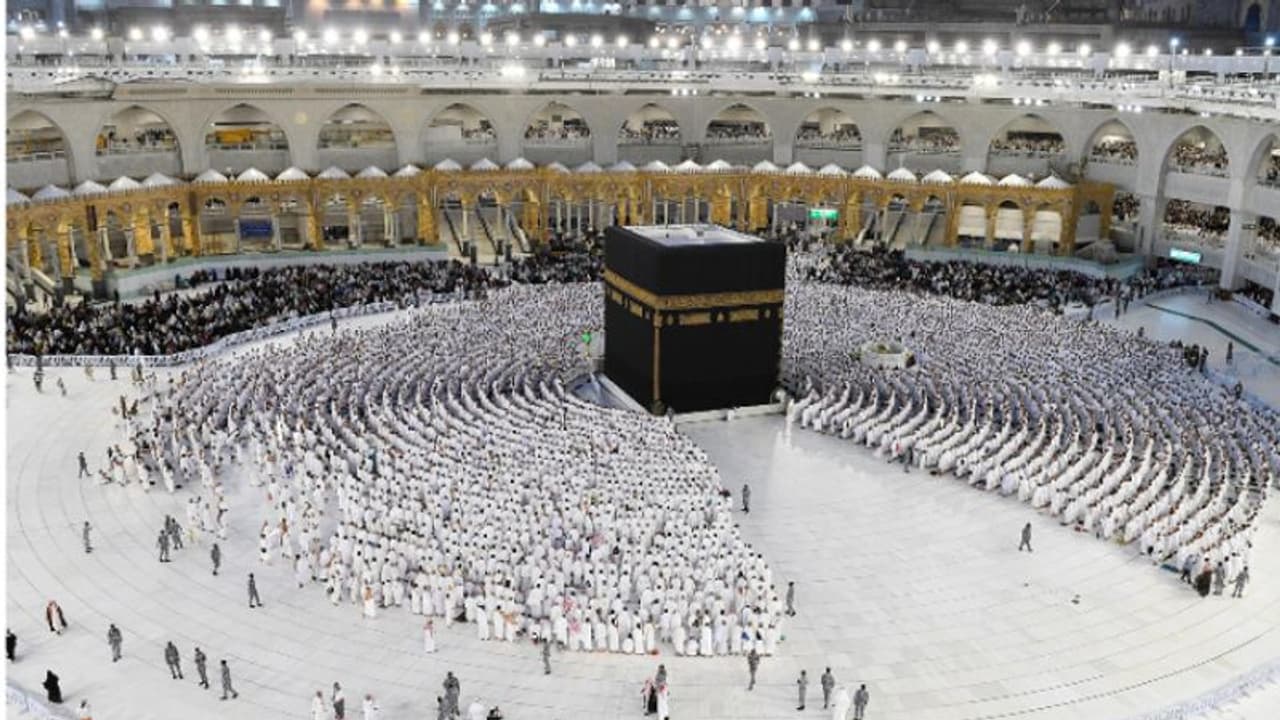 റമദാനിലെ ആദ്യത്തെ ഒരാഴ്ചക്കിടെ മക്കയിൽ എത്തിയത് രണ്ടര ലക്ഷം വിദേശ തീർഥാടകർ റമദാനിലെ ആദ്യത്തെ ഒരാഴ്ചക്കിടെ മക്കയിൽ എത്തിയത് രണ്ടര ലക്ഷം വിദേശ തീർഥാടകർ