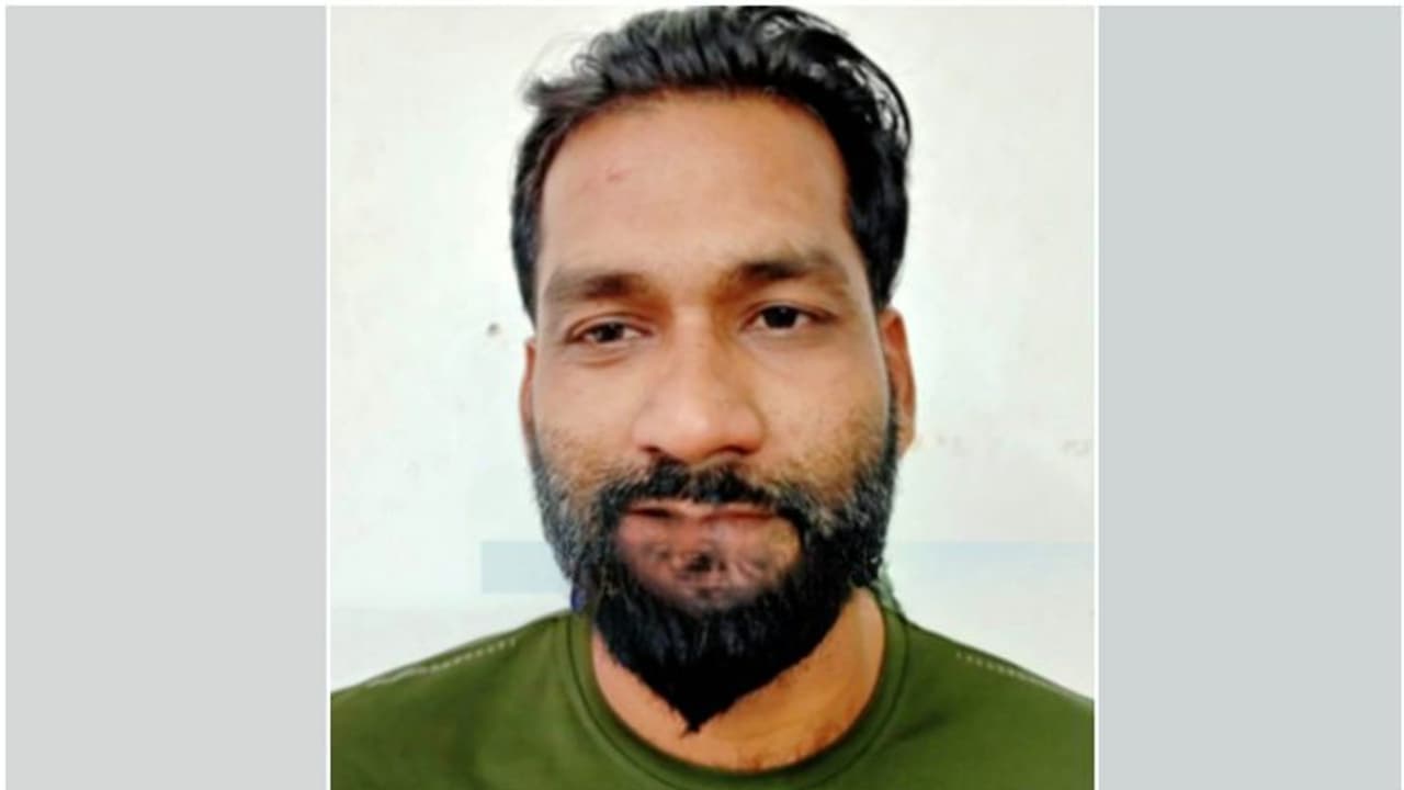 വനിത സുഹൃത്തിൻ്റെ വീട്ടിലെത്തിയ യുവാവിന് ക്രൂരമർദ്ദനം; ഒളിവിൽ പോയ അയൽവാസി തിരിച്ചെത്തി, പിന്നാലെ അറസ്റ്റ് വനിത സുഹൃത്തിൻ്റെ വീട്ടിലെത്തിയ യുവാവിന് ക്രൂരമർദ്ദനം; ഒളിവിൽ പോയ അയൽവാസി തിരിച്ചെത്തി, പിന്നാലെ അറസ്റ്റ്