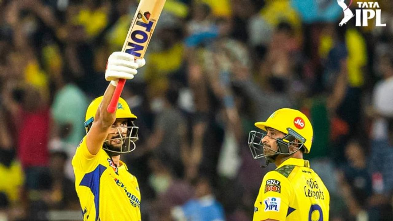 അടിയോടടി! തല്ലുമാല സിനിമ പോലെ സിക്സര്മാല ക്രിക്കറ്റ്; റുതുരാജിനെ പ്രശംസിച്ച് ആരാധകര് അടിയോടടി! തല്ലുമാല സിനിമ പോലെ സിക്സര്മാല ക്രിക്കറ്റ്; റുതുരാജിനെ പ്രശംസിച്ച് ആരാധകര്