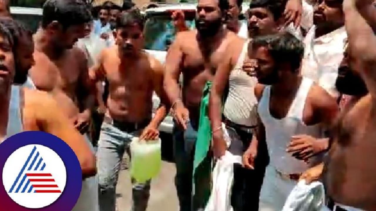 Ticket fight: ಎರಡನೆ ಪಟ್ಟಿ ಬಿಡುಗಡೆ ಮುನ್ನವೇ ಮೊಳಕಾಲ್ಮುರು ಕಾಂಗ್ರೆಸ್ನಲ್ಲಿ ಭುಗಿಲೆದ್ದ ಭಿನ್ನಮತ! Ticket fight: ಎರಡನೆ ಪಟ್ಟಿ ಬಿಡುಗಡೆ ಮುನ್ನವೇ ಮೊಳಕಾಲ್ಮುರು ಕಾಂಗ್ರೆಸ್ನಲ್ಲಿ ಭುಗಿಲೆದ್ದ ಭಿನ್ನಮತ!