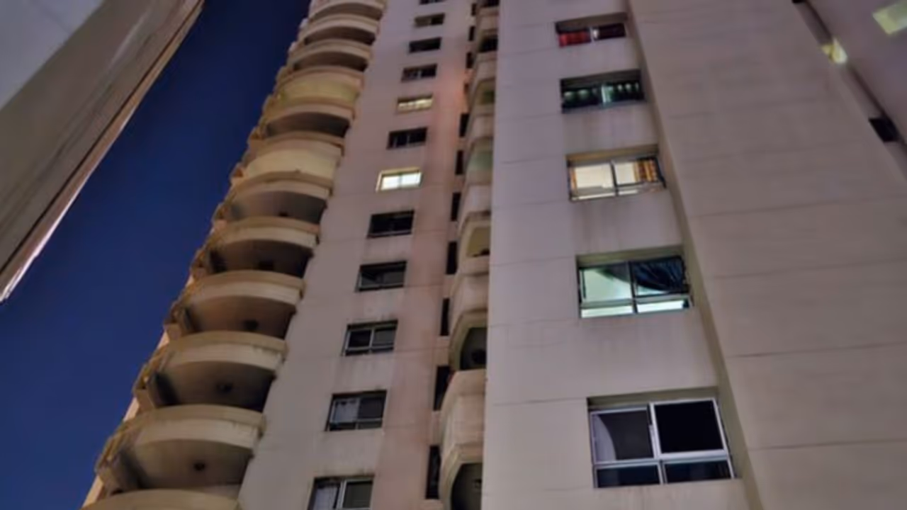 യുഎഇയില് രണ്ട് കുട്ടികളെയും ഭാര്യയും കൊന്നശേഷം പ്രവാസി ആത്മഹത്യ ചെയ്ത സംഭവത്തില് കൂടുതല് വിവരങ്ങള് പുറത്ത് യുഎഇയില് രണ്ട് കുട്ടികളെയും ഭാര്യയും കൊന്നശേഷം പ്രവാസി ആത്മഹത്യ ചെയ്ത സംഭവത്തില് കൂടുതല് വിവരങ്ങള് പുറത്ത്