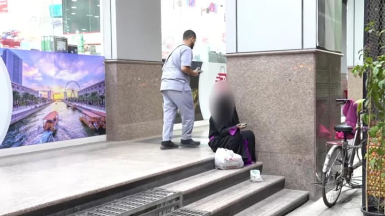 യാചകരെ എത്തിക്കുന്നതിന് ഏജന്സികള്, മാസ ശമ്പളം ഉറപ്പ്; കര്ശന മുന്നറിയിപ്പുമായി യുഎഇ അധികൃതര് യാചകരെ എത്തിക്കുന്നതിന് ഏജന്സികള്, മാസ ശമ്പളം ഉറപ്പ്; കര്ശന മുന്നറിയിപ്പുമായി യുഎഇ അധികൃതര്