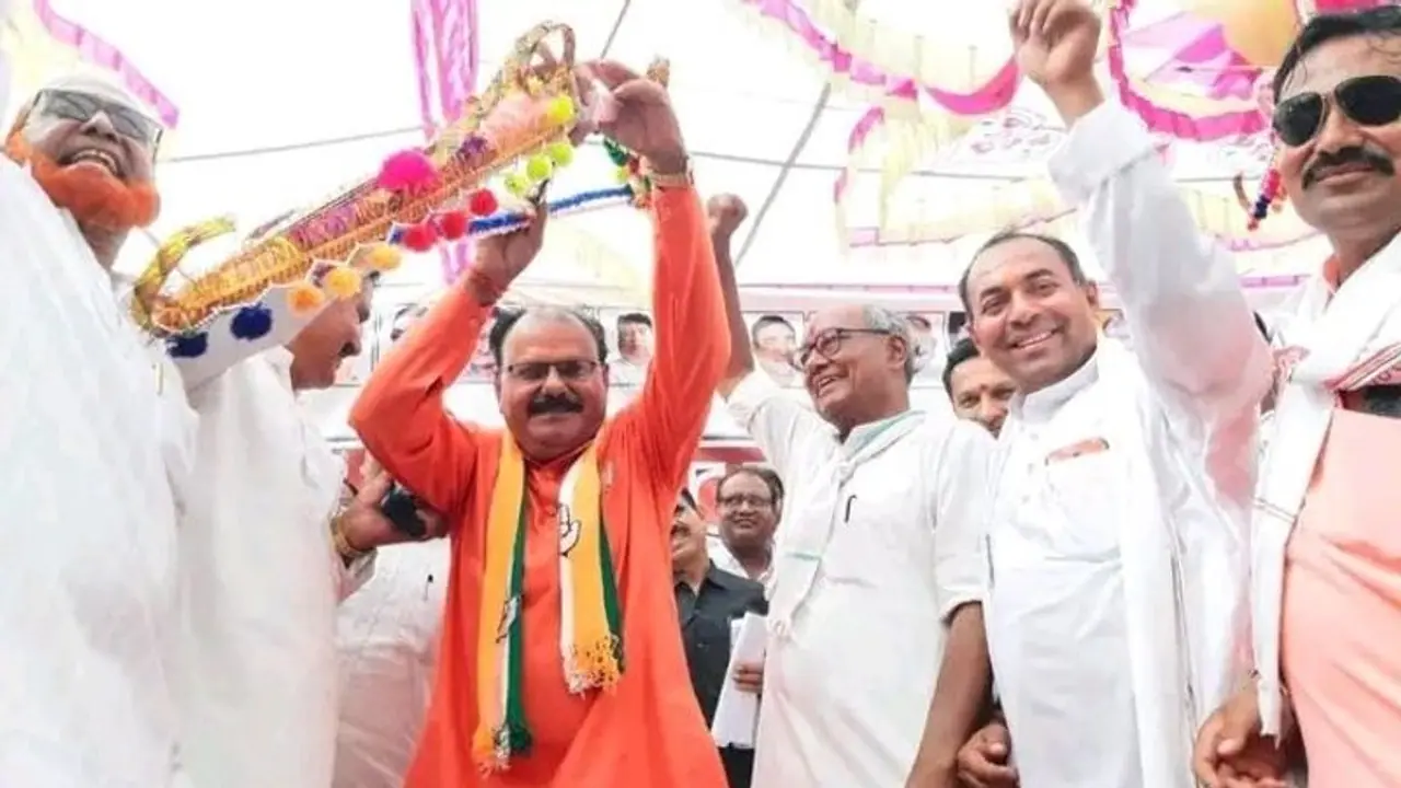 ఎన్నిక‌ల ముందు బీజేపీకి షాక్.. కాంగ్రెస్ లోకి మాజీ ఎంపీ మఖన్ సింగ్ సోలంకి