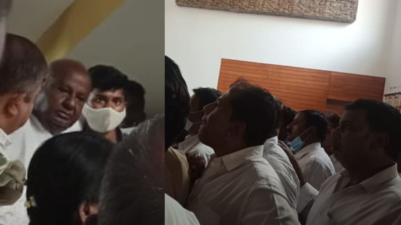 ಹಾಸನ ಟಿಕೆಟ್ ಗೊಂದಲಕ್ಕೆ ಕಣ್ಣೀರು ಹಾಕಿದ ದೊಡ್ಡಗೌಡ್ರು: ಕ್ಷೇತ್ರ ಉಳಿಸಿಕೊಳ್ಳುವುದಷ್ಟೇ ಗುರಿ ಎಂದ್ರು ಹಾಸನ ಟಿಕೆಟ್ ಗೊಂದಲಕ್ಕೆ ಕಣ್ಣೀರು ಹಾಕಿದ ದೊಡ್ಡಗೌಡ್ರು: ಕ್ಷೇತ್ರ ಉಳಿಸಿಕೊಳ್ಳುವುದಷ್ಟೇ ಗುರಿ ಎಂದ್ರು