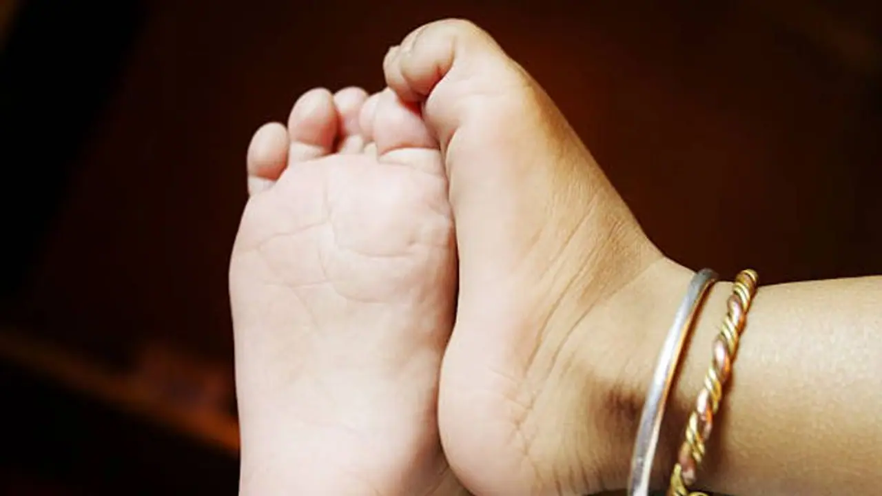 ക്ഷേത്രത്തിലെത്തുന്ന കുഞ്ഞുങ്ങളെ പിന്തുടർന്ന് പാദസരം മോഷണം; മഫ്തിയിലെത്തിയ പൊലീസിന്റെ വലയിൽ കുടുങ്ങി രമ ക്ഷേത്രത്തിലെത്തുന്ന കുഞ്ഞുങ്ങളെ പിന്തുടർന്ന് പാദസരം മോഷണം; മഫ്തിയിലെത്തിയ പൊലീസിന്റെ വലയിൽ കുടുങ്ങി രമ