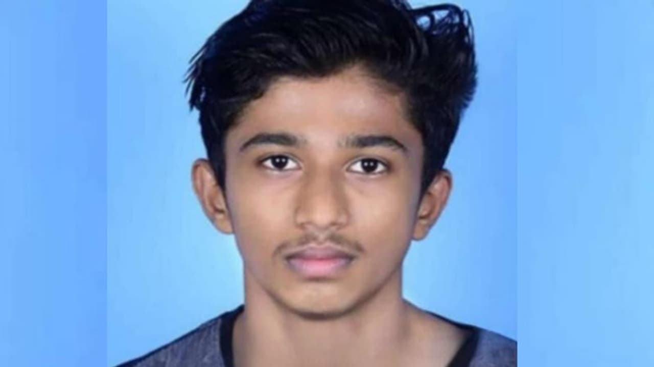 അവധി ആഘോഷിക്കാൻ കൂട്ടുകാർക്കൊപ്പം എത്തി, ആറാൾ താഴ്ചയുള്ള കയത്തിൽ മുങ്ങി; കോഴിക്കോട് 18 കാരന് ദാരുണാന്ത്യം അവധി ആഘോഷിക്കാൻ കൂട്ടുകാർക്കൊപ്പം എത്തി, ആറാൾ താഴ്ചയുള്ള കയത്തിൽ മുങ്ങി; കോഴിക്കോട് 18 കാരന് ദാരുണാന്ത്യം